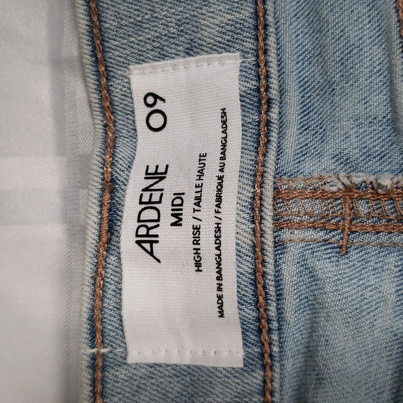 ๐งโ๐10/10๐งโ๐๐Ardene midi high rise short size 9๐ - Picture 4 of 9